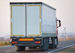 Traseira de caminhão alta: veja o que diz a lei